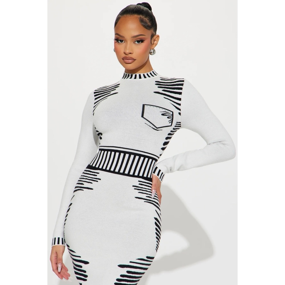 Creative Art Sweater Midi Dress - Size Medium - Picture 6 of 11